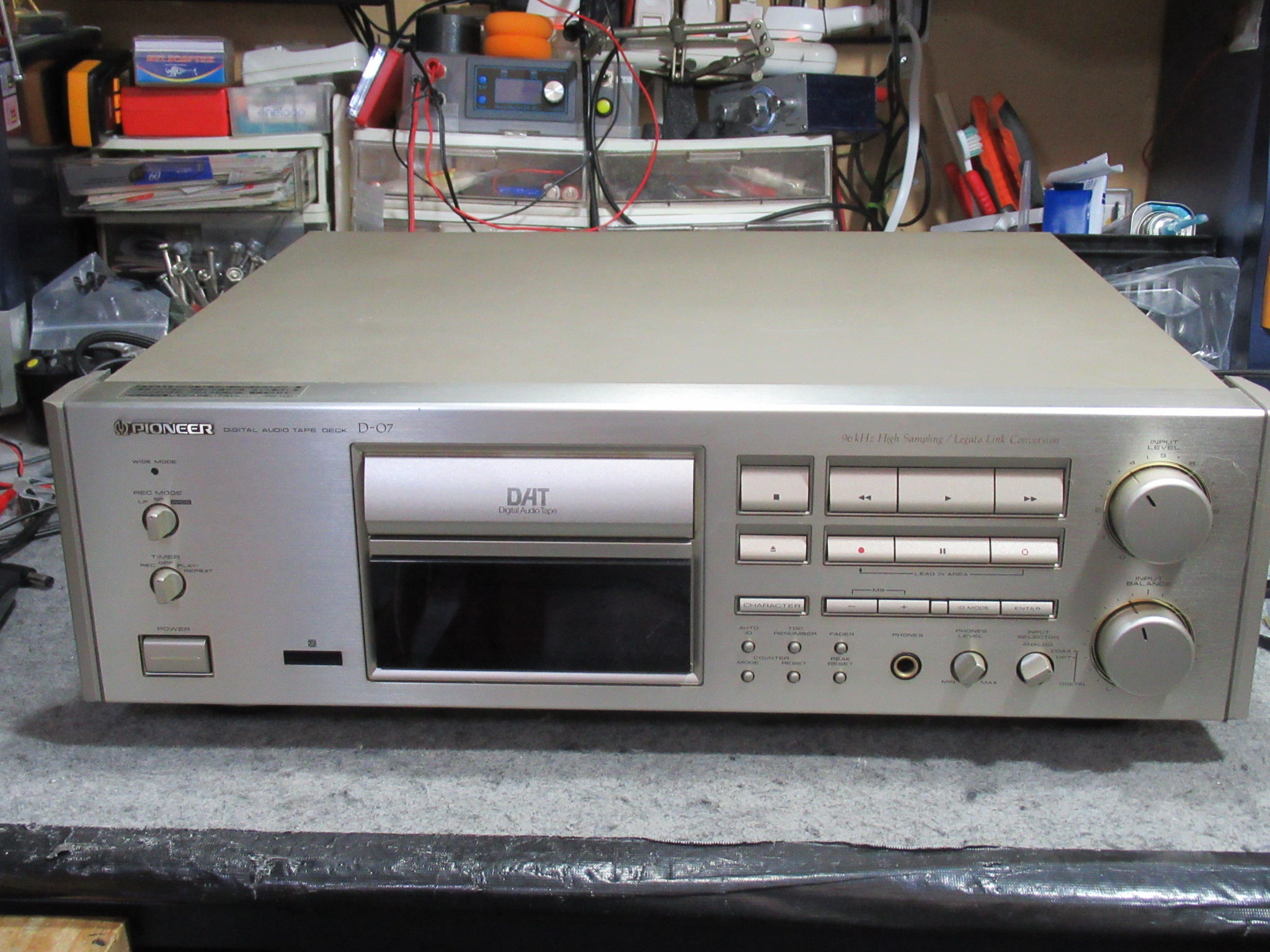 Pioneer D-07 DATカセットデッキ｜美品・通電確認済み・送料無料 Amazon | pioneer D-07 デジタルオーディオテープデッキ DAT